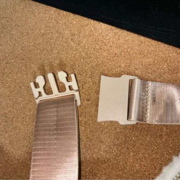 Apana Studio City Cozy White Sherpa Crossbody Belt Sling Bag Fanny Pack 8x6” - Picture 6 of 8